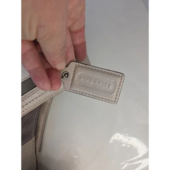 Coach Signature F20032 Biege Patchwork Leather INLD PWK HOBO Silvertone Hrdw - Picture 14 of 15